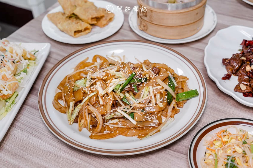 台中南屯美食新指標！五星飯店主廚掌杓，平價港式點心熱炒超值選。