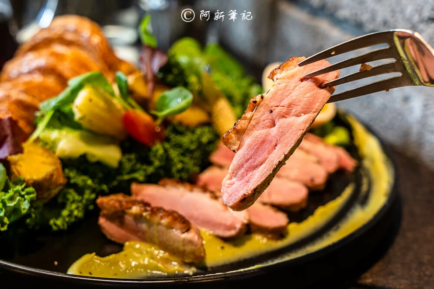 台中車站早午餐必訪！老宅咖啡館舒肥鴨胸與義大利麵道道是主打。