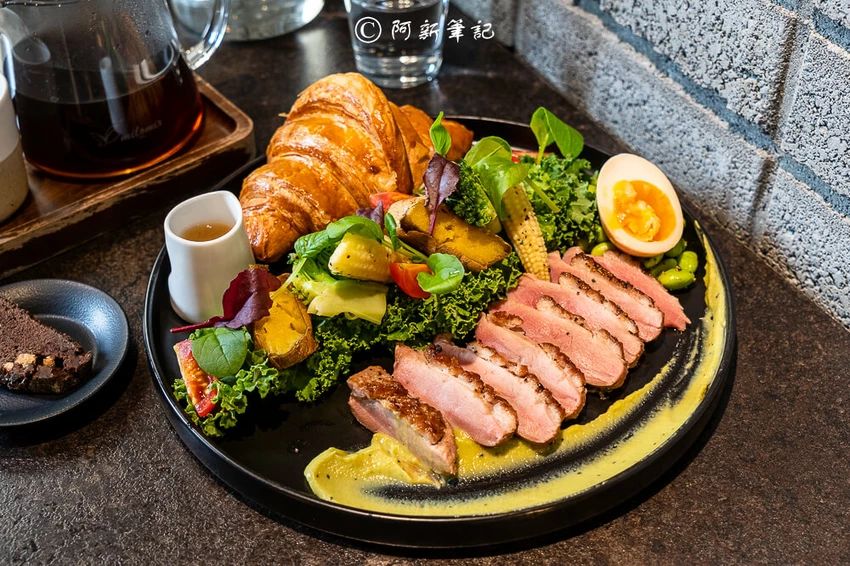 台中車站早午餐必訪！老宅咖啡館舒肥鴨胸與義大利麵道道是主打。