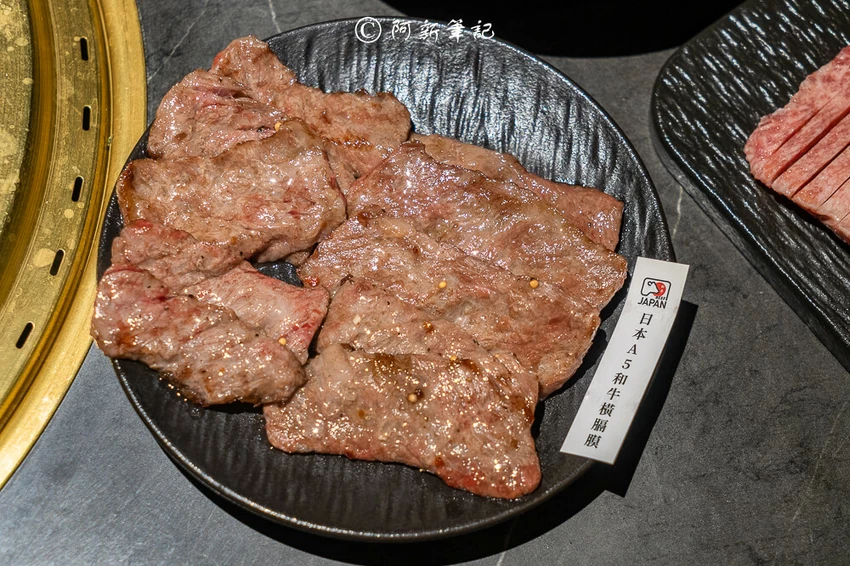 彰化燒肉脂本燒肉超犯規!必點30CM幻切牛舌,A5和牛入口即化。