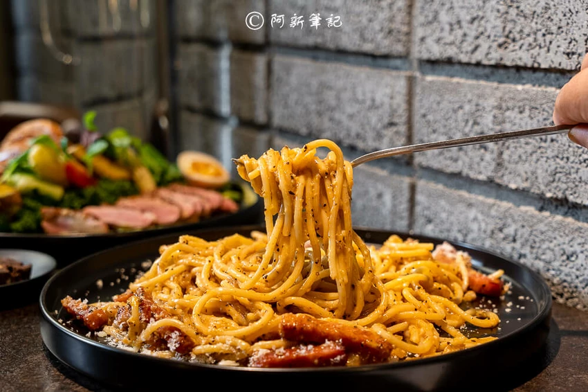 台中車站早午餐必訪！老宅咖啡館舒肥鴨胸與義大利麵道道是主打。