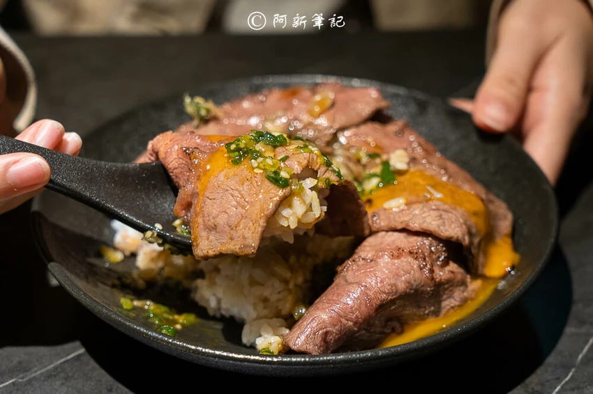 彰化燒肉脂本燒肉超犯規!必點30CM幻切牛舌,A5和牛入口即化。