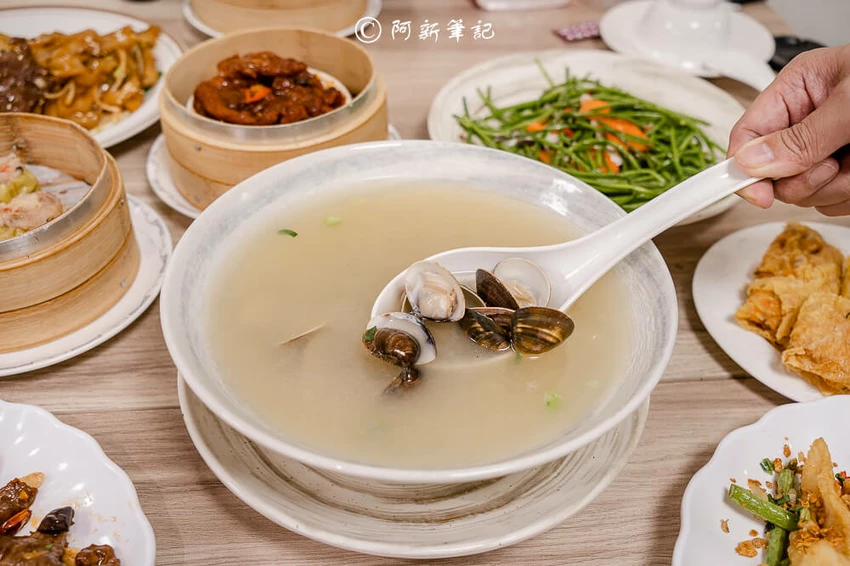 台中南屯美食新指標！五星飯店主廚掌杓，平價港式點心熱炒超值選。
