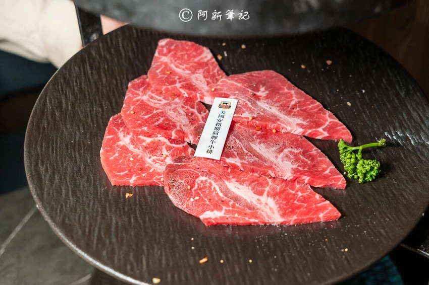 彰化燒肉脂本燒肉超犯規!必點30CM幻切牛舌,A5和牛入口即化。