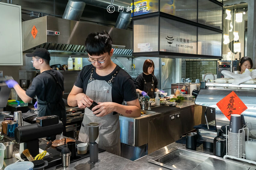 台中車站早午餐必訪！老宅咖啡館舒肥鴨胸與義大利麵道道是主打。