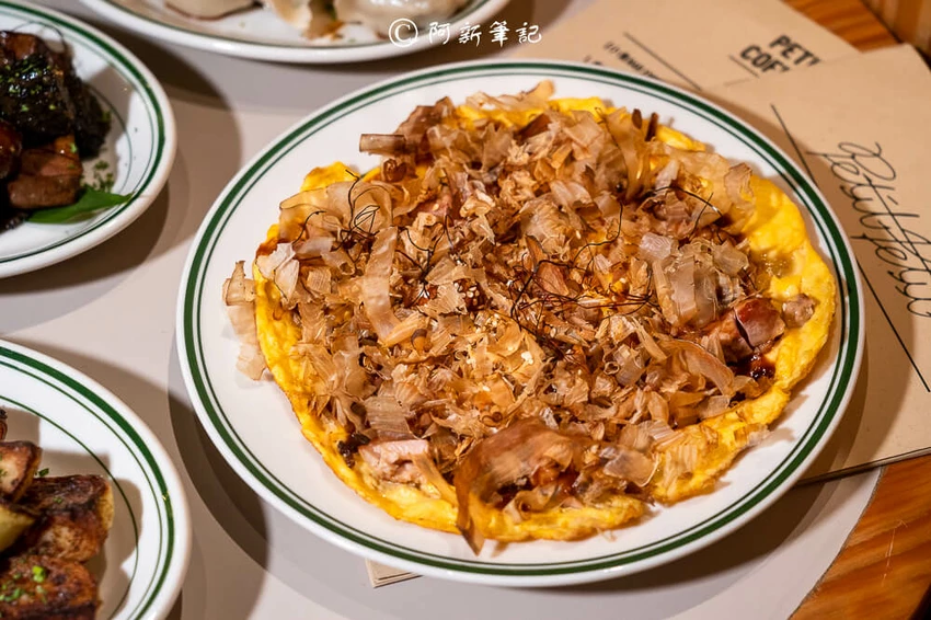 台中勤美超低調特色酒吧！Petit Petit約會餐廳，氛圍神秘調酒創新。