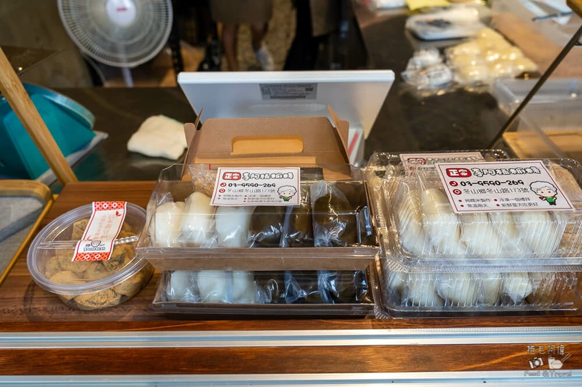 宜蘭麻糬再加一!李阿桶麻糬每日現包麻糬內餡飽滿,必買宜蘭排隊伴手禮。