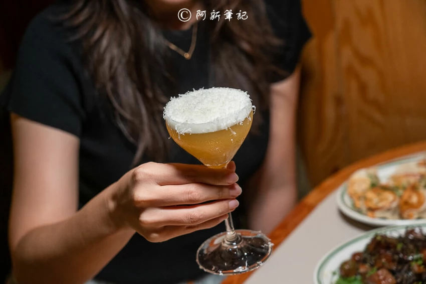 台中勤美超低調特色酒吧！Petit Petit約會餐廳，氛圍神秘調酒創新。