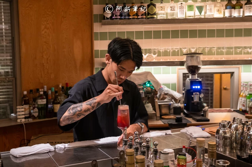 台中勤美超低調特色酒吧！Petit Petit約會餐廳，氛圍神秘調酒創新。