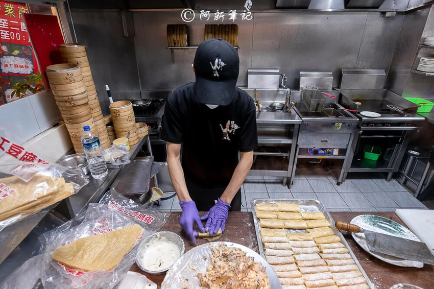 台中南屯美食新指標！五星飯店主廚掌杓，平價港式點心熱炒超值選。