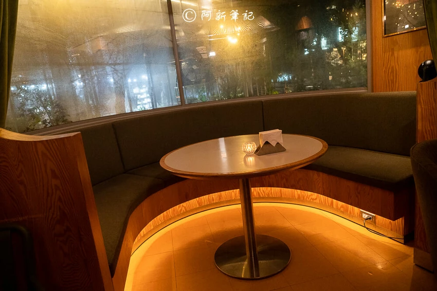 台中勤美超低調特色酒吧！Petit Petit約會餐廳，氛圍神秘調酒創新。