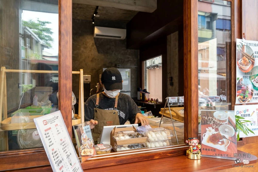 宜蘭麻糬再加一!李阿桶麻糬每日現包麻糬內餡飽滿,必買宜蘭排隊伴手禮。