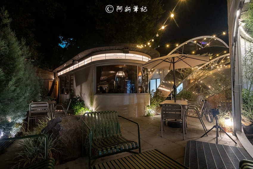 台中勤美超低調特色酒吧！Petit Petit約會餐廳，氛圍神秘調酒創新。