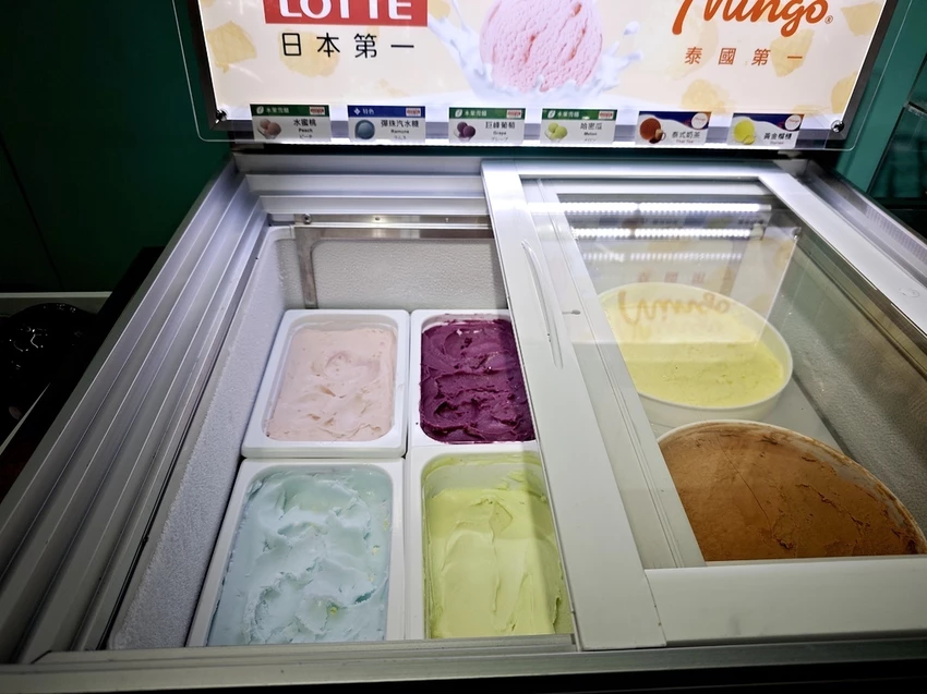 吃。台南市。美食|中西區 。「肉多多火鍋－台南新光中山店」網