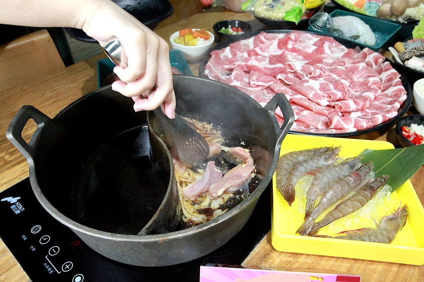 肉多多火鍋－台南新光中山店