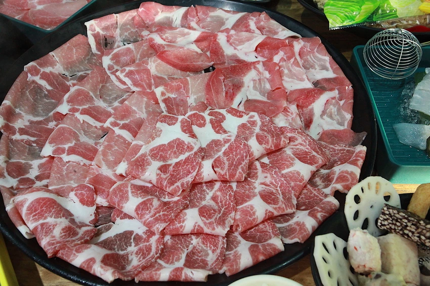肉多多火鍋－台南新光中山店