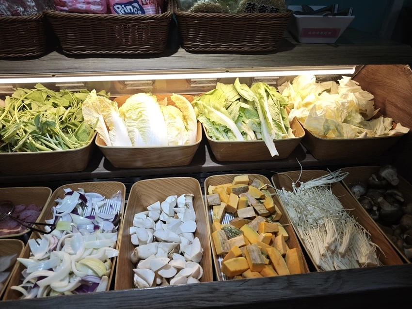 吃。台南市。美食|中西區 。「肉多多火鍋－台南新光中山店」網