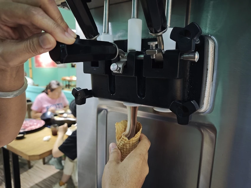 吃。台南市。美食|中西區 。「肉多多火鍋－台南新光中山店」網