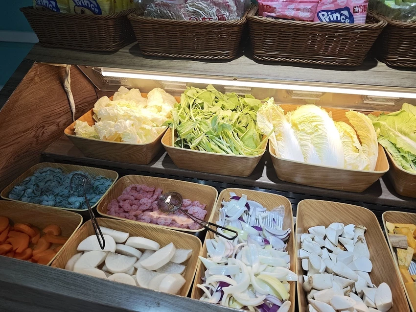 吃。台南市。美食|中西區 。「肉多多火鍋－台南新光中山店」網