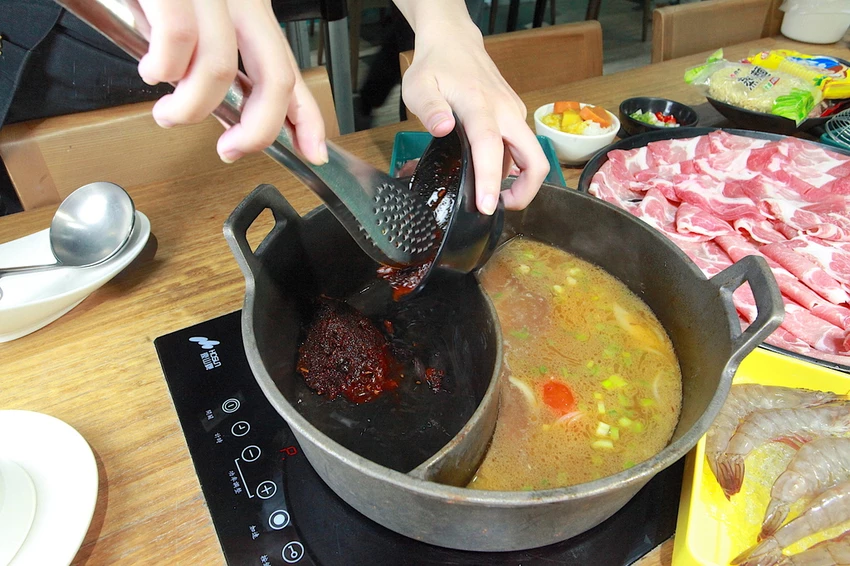 肉多多火鍋－台南新光中山店