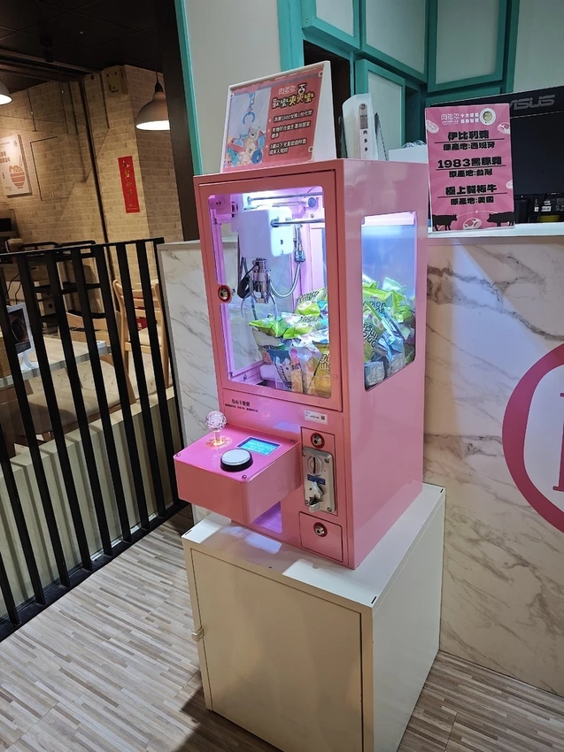 吃。台南市。美食|中西區 。「肉多多火鍋－台南新光中山店」網