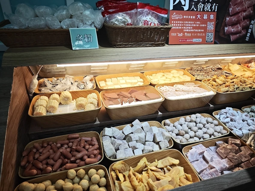 吃。台南市。美食|中西區 。「肉多多火鍋－台南新光中山店」網