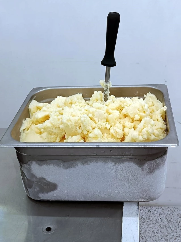 士林必吃冰店！以利泡泡冰招牌芋頭冰 雞蛋牛奶冰，觀光客、在地人都愛。