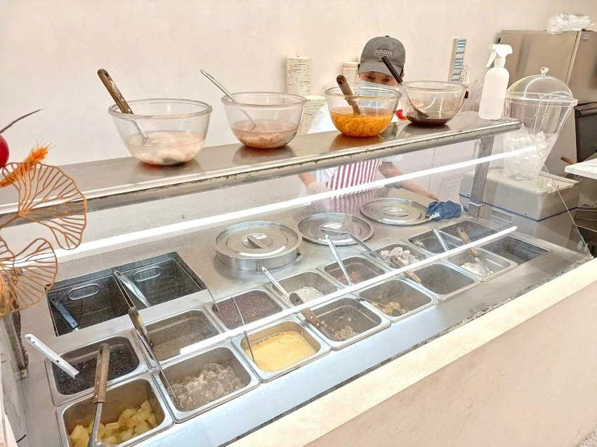 士林必吃冰店！以利泡泡冰招牌芋頭冰 雞蛋牛奶冰，觀光客、在地人都愛。