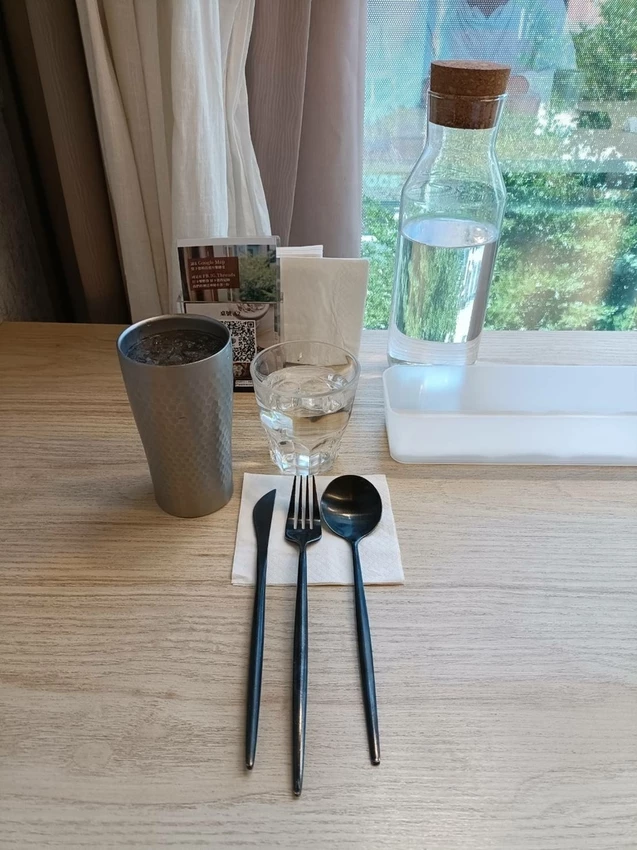 台北西門町人氣美食!樂野食現烤薄餅披薩,清炒義大利麵香氣十足超美味。