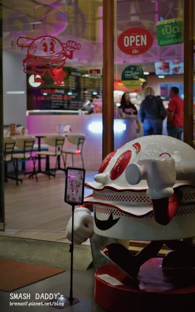 《泰國清邁自由行》Smash Daddy’s Burgers CNX│粉紅可愛風美式復古漢堡店