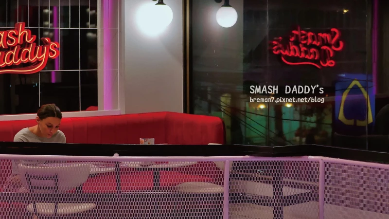 《泰國清邁自由行》Smash Daddy’s Burgers CNX│粉紅可愛風美式復古漢堡店