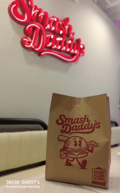 《泰國清邁自由行》Smash Daddy’s Burgers CNX│粉紅可愛風美式復古漢堡店