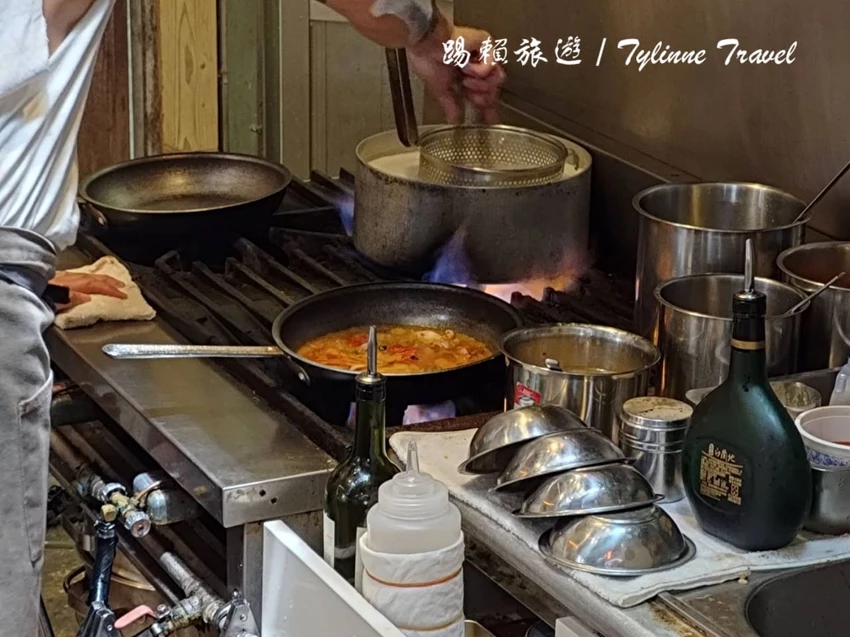 【新北美食】寬哥那裡,三貂嶺秘境義式料理 | 品嚐特色義大利麵與窯烤披薩 | 鐵道旁咖啡餐酒館 | 瑞芳三貂...