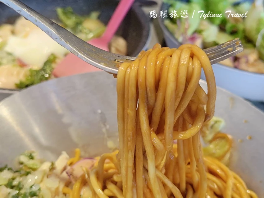 【新竹美食】鉄燒餃子，獨家特色餃子與炒麵雙重奏 | 創意台日料理 | 質感日式登山風小餐館 | 新竹必吃推薦...