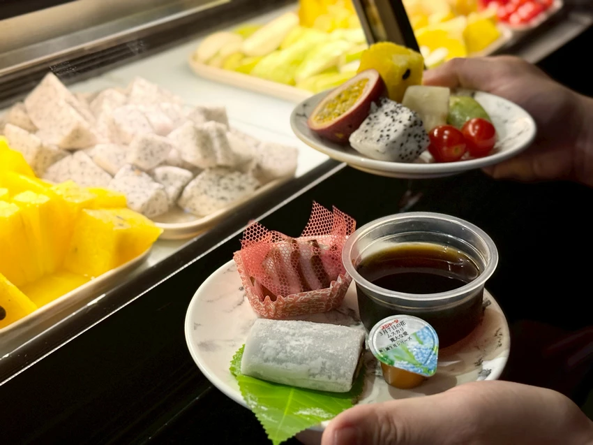 【松江南京麻辣火鍋推薦】石撈麻辣鴛鴦鍋不分平假日只要698元就可以吃到飽還可以加價升級和牛、天使紅蝦CP...