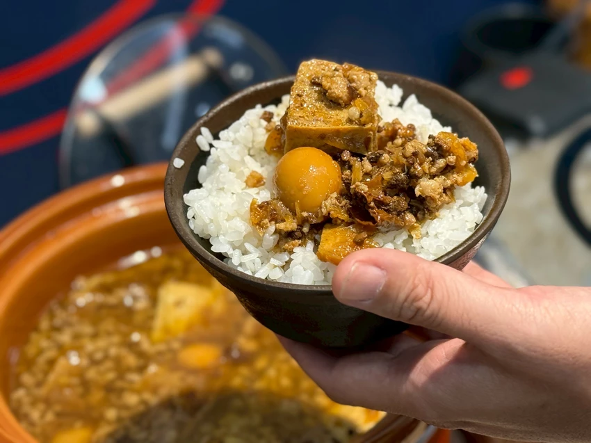 【桃園火鍋推薦】饗點鍋精緻鍋物桃園成功店:18盎司浮誇極寵和牛 + 巨龍龍蝦海陸拼盤還有蔬菜飲料冰淇淋水...