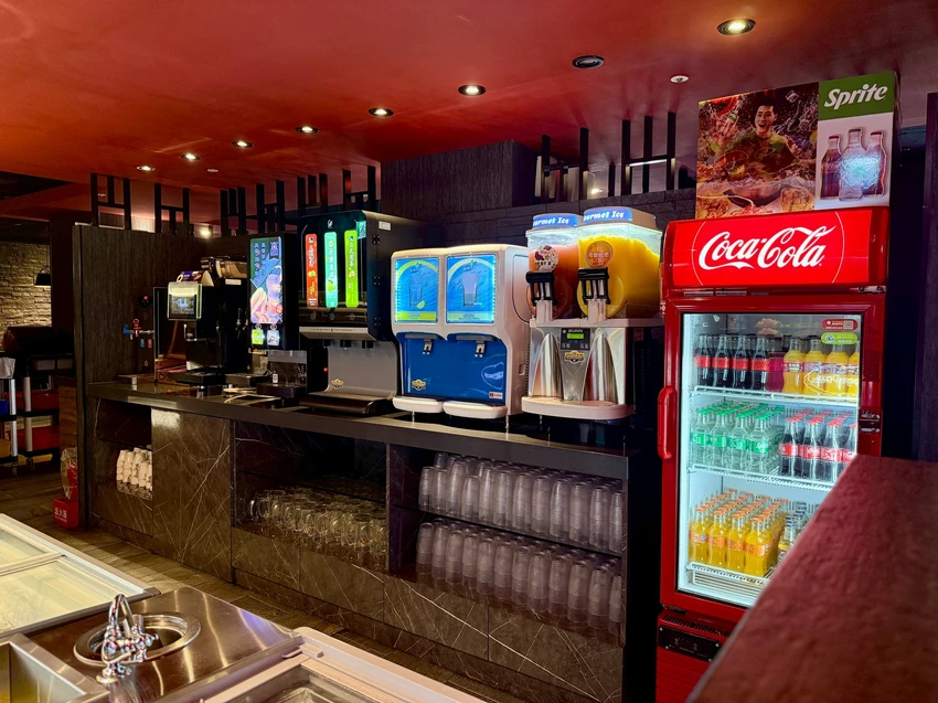 【松江南京麻辣火鍋推薦】石撈麻辣鴛鴦鍋不分平假日只要698元就可以吃到飽還可以加價升級和牛、天使紅蝦CP...