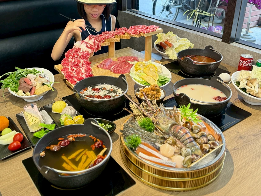 【桃園火鍋推薦】饗點鍋精緻鍋物桃園成功店:18盎司浮誇極寵和牛 + 巨龍龍蝦海陸拼盤還有蔬菜飲料冰淇淋水...