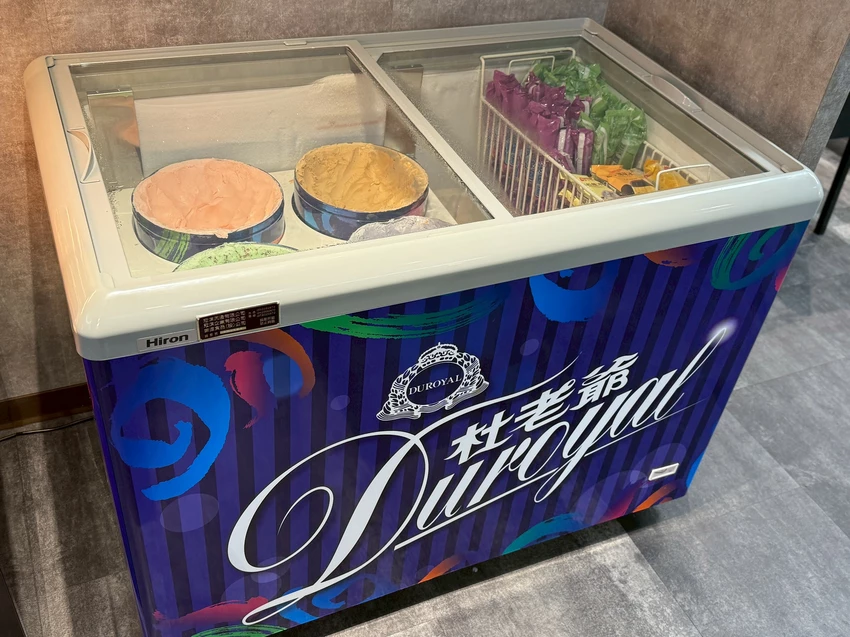 【桃園火鍋推薦】饗點鍋精緻鍋物桃園成功店:18盎司浮誇極寵和牛 + 巨龍龍蝦海陸拼盤還有蔬菜飲料冰淇淋水...