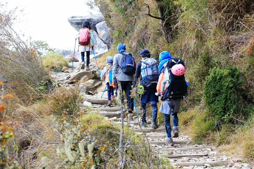 【百岳】玉山前峰(二刷)一日單攻《 3個小隊友(3歲7歲 【百岳】玉山前峰(二刷)一日單攻《 3個小隊友(3歲7歲