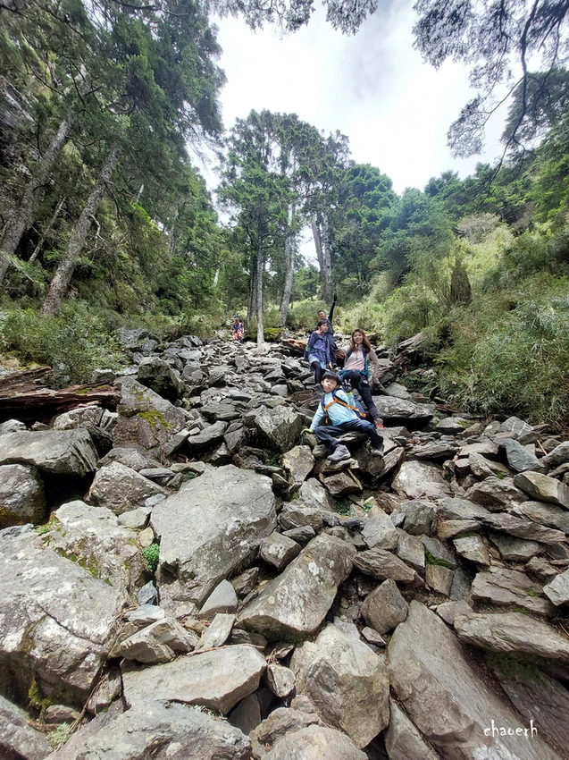 【百岳】玉山前峰(二刷)一日單攻《 3個小隊友(3歲7歲 【百岳】玉山前峰(二刷)一日單攻《 3個小隊友(3歲7歲