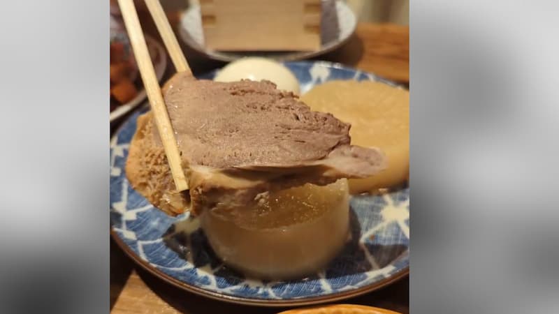 距離新宿西口步行5分鐘,【おすすめ屋PREMIUM 新宿西口店】一登場就成為話題。
這裡居然能以3,300円享用海鮮&關東煮等130道料理吃到飽+喝到飽,CP值高到驚人!
新鮮海鮮&熱騰騰的關東煮任你吃到飽!還附奢華牡蠣與海鮮囲炉裏蒸!海鮮刺身升級拼盤、鮭魚生魚片、鰹魚炙燒豪華吃到飽!大根、雞蛋等經典品項,還有燒賣、串燒、燙牛舌關東煮等,品項豐富多樣♪最後用關東煮高湯做的海鮮茶泡飯暖心收尾。甜點種類豐富,包括雪見大福、蕨餅等。 距離新宿西口步行5分鐘,【おすすめ屋PREMIUM 新宿西口店】一登場就成為話題。
這裡居然能以3,300円享用海鮮&關東煮等130道料理吃到飽+喝到飽,CP值高到驚人!
新鮮海鮮&熱騰騰的關東煮任你吃到飽!還附奢華牡蠣與海鮮囲炉裏蒸!海鮮刺身升級拼盤、鮭魚生魚片、鰹魚炙燒豪華吃到飽!大根、雞蛋等經典品項,還有燒賣、串燒、燙牛舌關東煮等,品項豐富多樣♪最後用關東煮高湯做的海鮮茶泡飯暖心收尾。甜點種類豐富,包括雪見大福、蕨餅等。