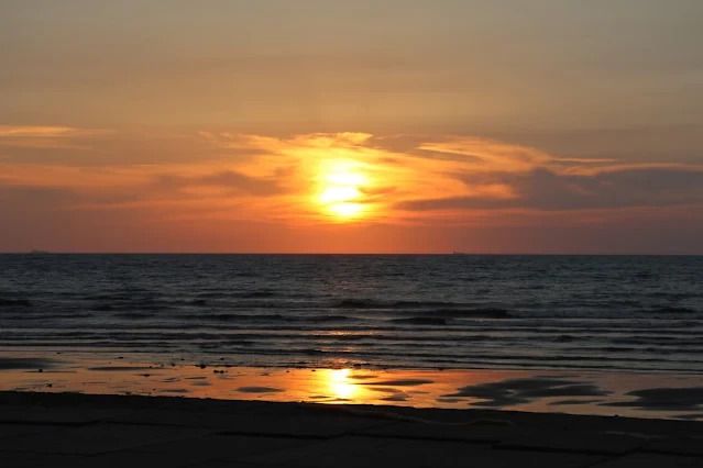 新屋濱海林蔭沙洲 (西濱公路) - 夕陽 - 太陽 新屋濱海林蔭沙洲 (西濱公路) - 夕陽 - 太陽