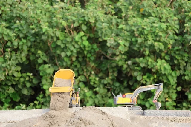 新屋濱海林蔭沙洲 (西濱公路) - 遙控砂石車 - 遙控挖土機 新屋濱海林蔭沙洲 (西濱公路) - 遙控砂石車 - 遙控挖土機