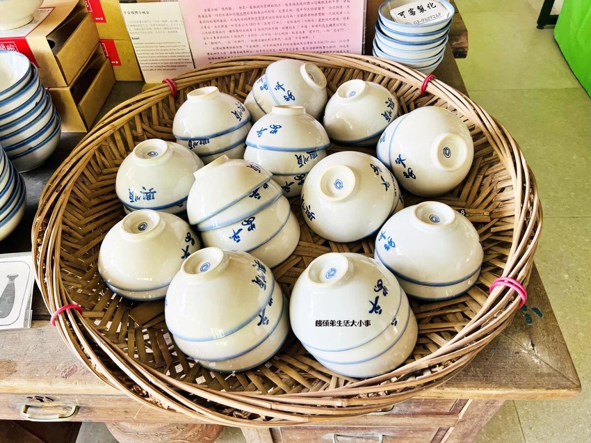 宜蘭親子景點推薦！宜蘭碗盤博物館門票只要50元，上萬件收藏超好拍。