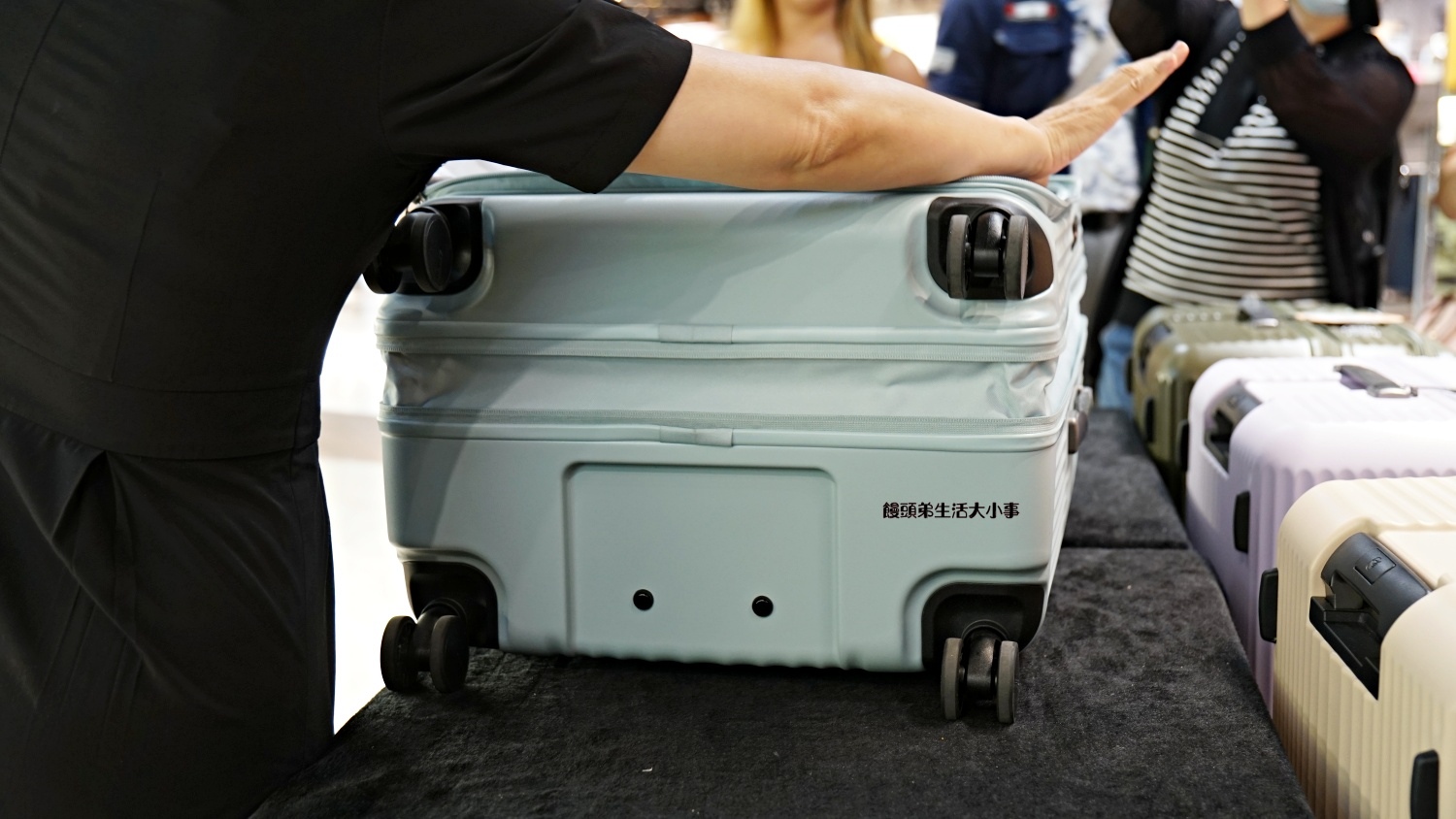 /tmp/phpU1er8v /tmp/phpU1er8v