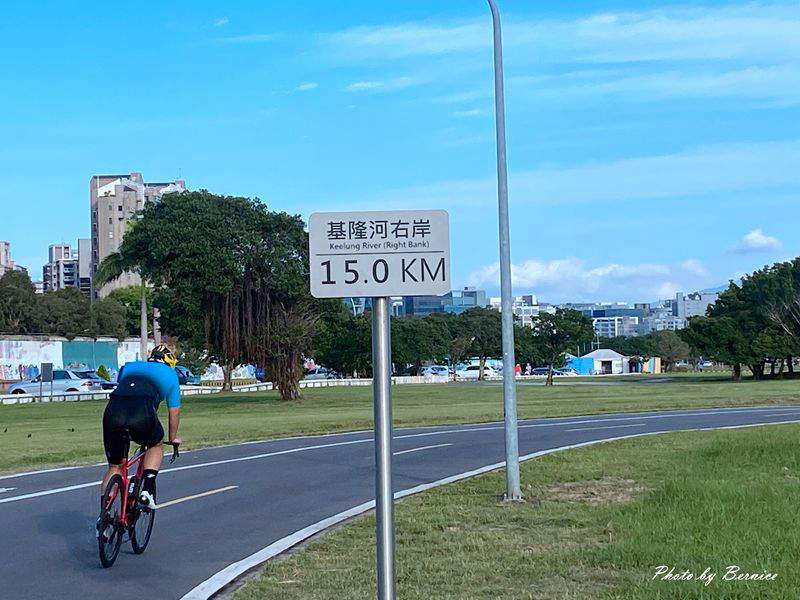 美堤河濱公園5萬盆繽紛花海現主時盛開中 賞味期限至10月底 @Bernice的隨手筆記