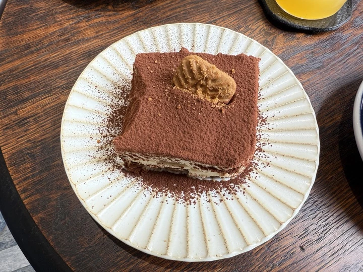 嘉義咖啡廳推薦!70年老宅咖啡館花磚咖啡淺花樓2樓,復古水泥空間喝下午茶。