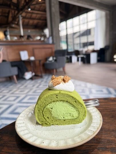 嘉義咖啡廳推薦!70年老宅咖啡館花磚咖啡淺花樓2樓,復古水泥空間喝下午茶。