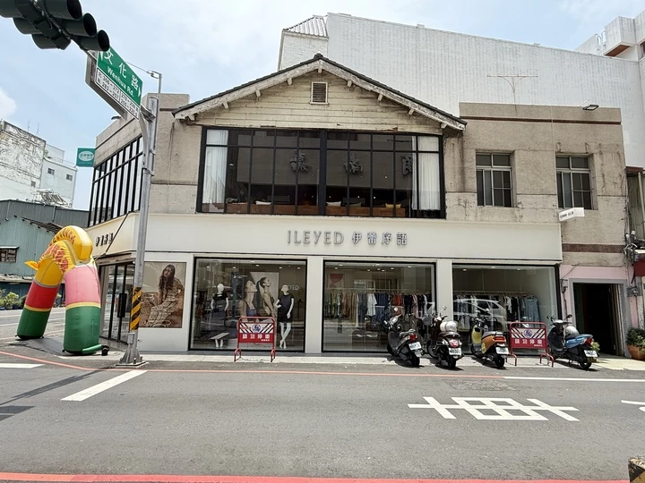 嘉義咖啡廳推薦!70年老宅咖啡館花磚咖啡淺花樓2樓,復古水泥空間喝下午茶。